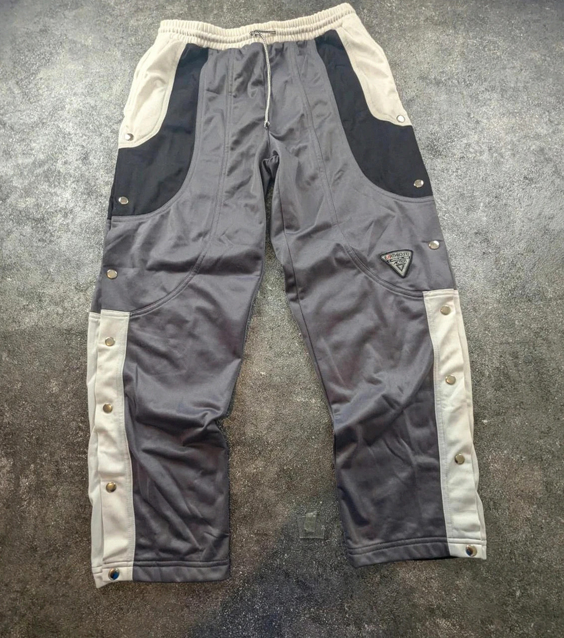 Pantalon survêtement vintage Earthbound Action snap pants pression Y2K vintage dressing M – Vintage Dressing – taille M 2