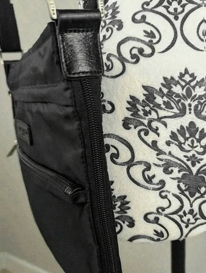 Sac bandoulière Lancaster Paris noir compact et pratique mixte – Lancaster 4