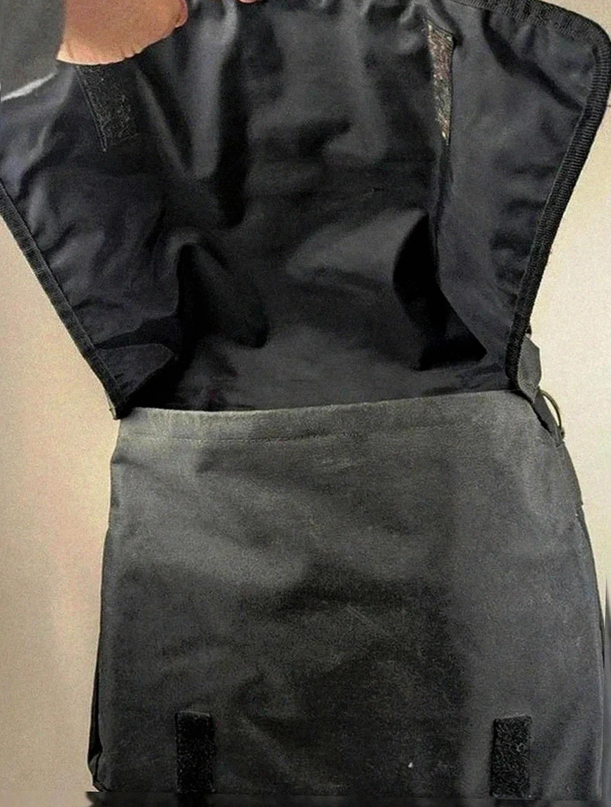 Sac bandoulière Dr. Martens vintage noir – messenger volumineux workwear – Dr. Martens 3