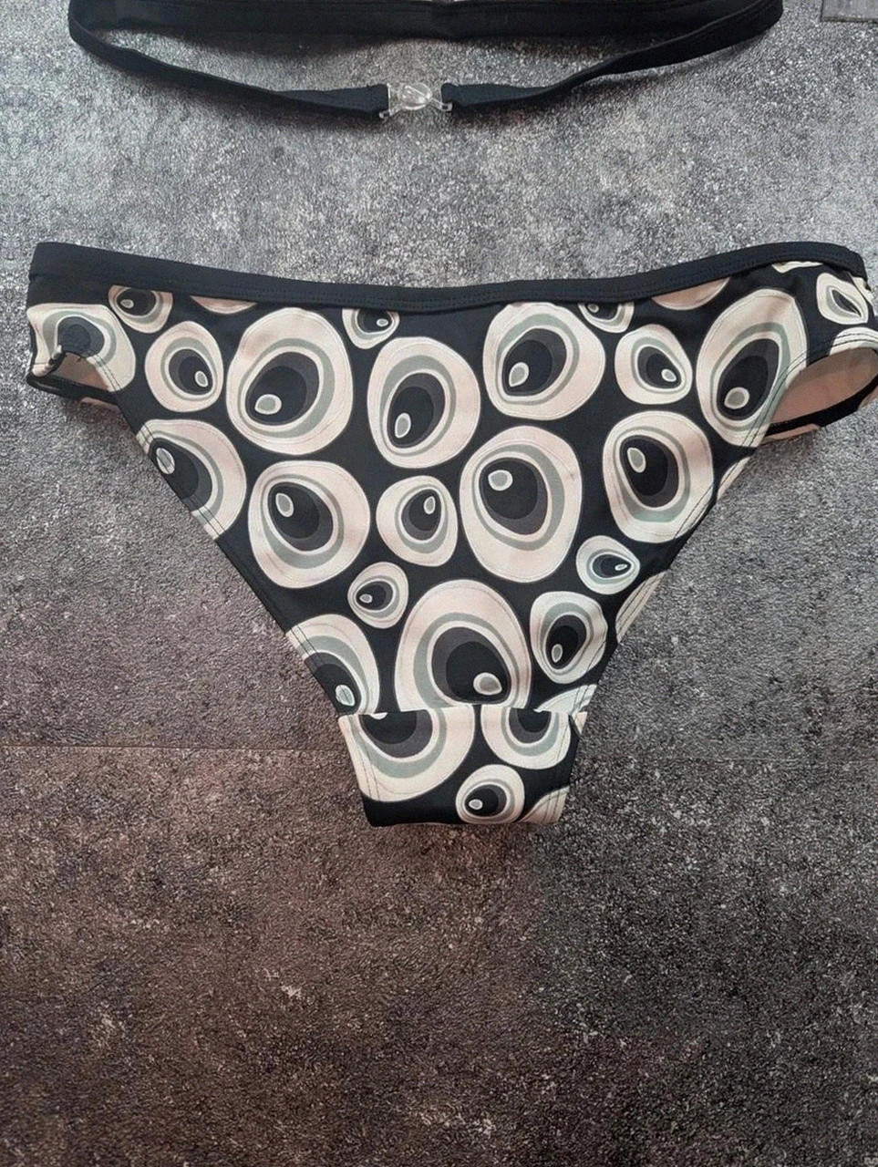 Titre : Bikini triangle rétro psychédélique noir beige Rodeo taille L – Rodeo Sports – taille L / 40 / 12 3