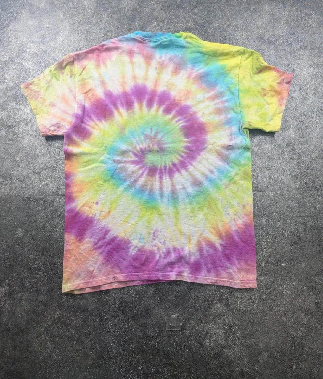 T-shirt rainbow tie dye pastel Sab Student Activities Board spiral Y2K M – Gildan – taille M 5