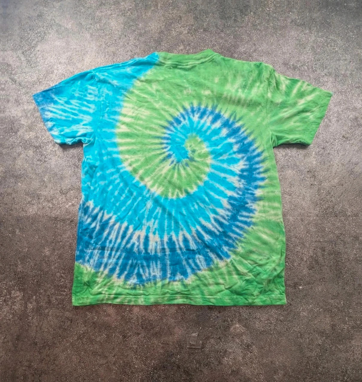 T-shirt Artforms Peace Love & Butterflies tie dye Aruba hippie festival surf Y2K L – Vintage Dressing – taille L 3