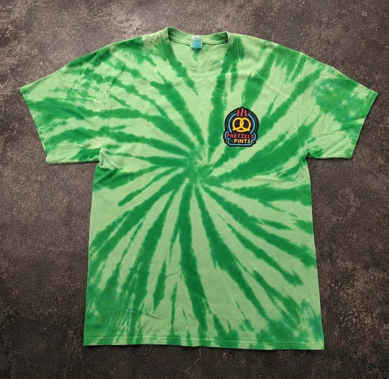 T-shirt Pretzels & Pints tie dye San Diego spiral surf skate festival Usa L
