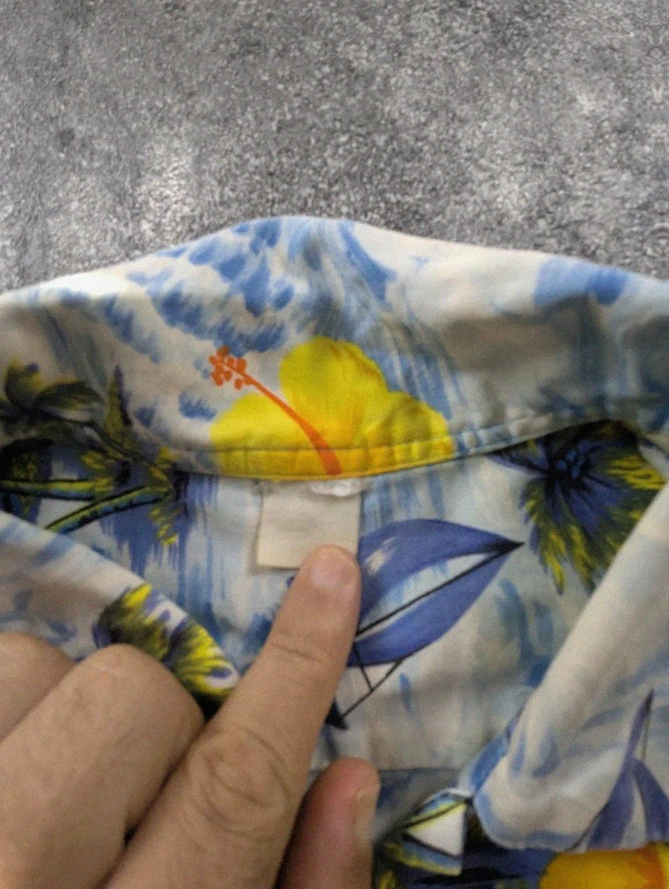 Chemise hawaïenne vintage fleurs hibiscus palmiers surfwear beachwear bleu S/M vintage dressing – Vintage Dressing – taille S 5