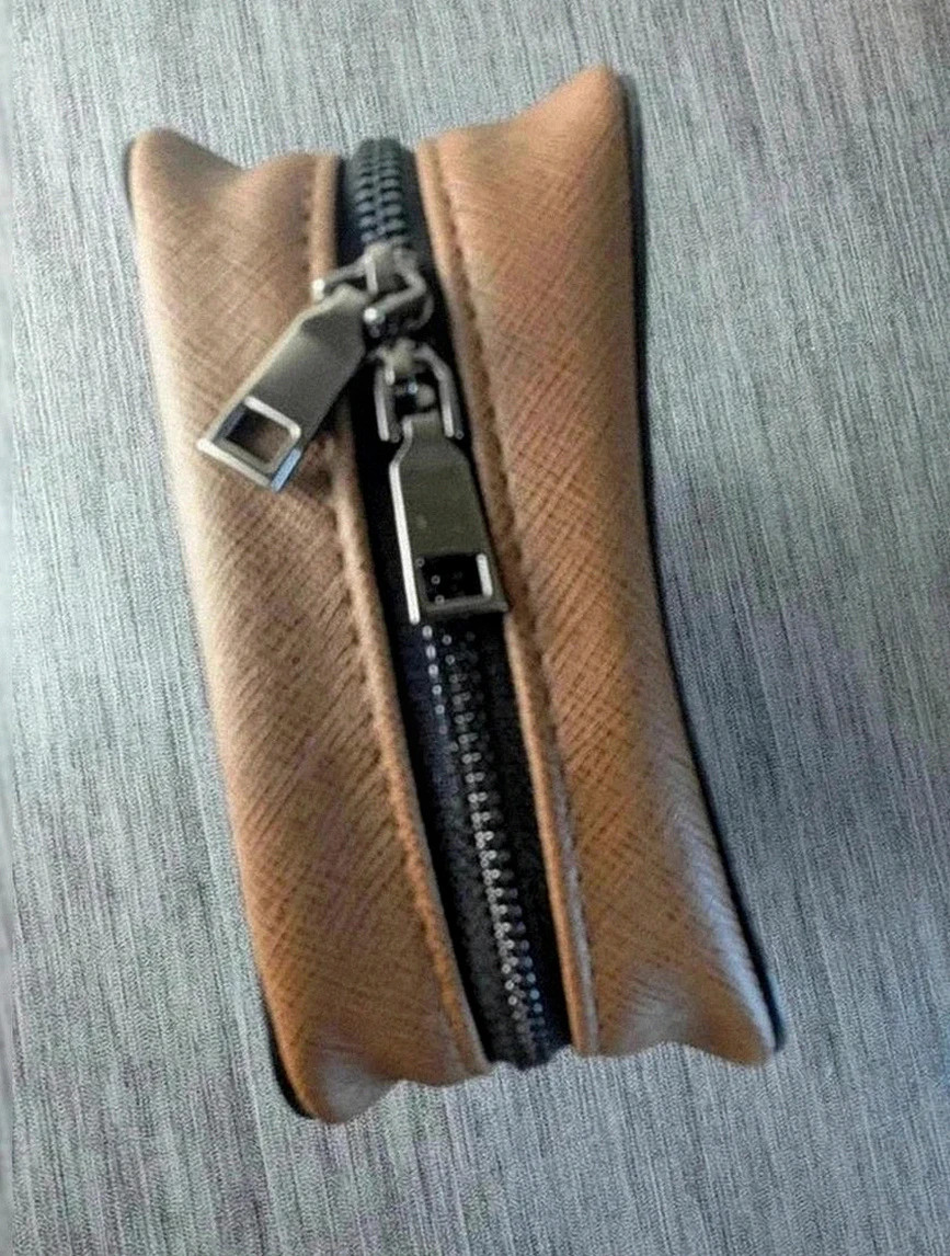 Trousse Lanvin Parfums et maquillage rigide noir et camel, élégante et compacte – Lanvin 5