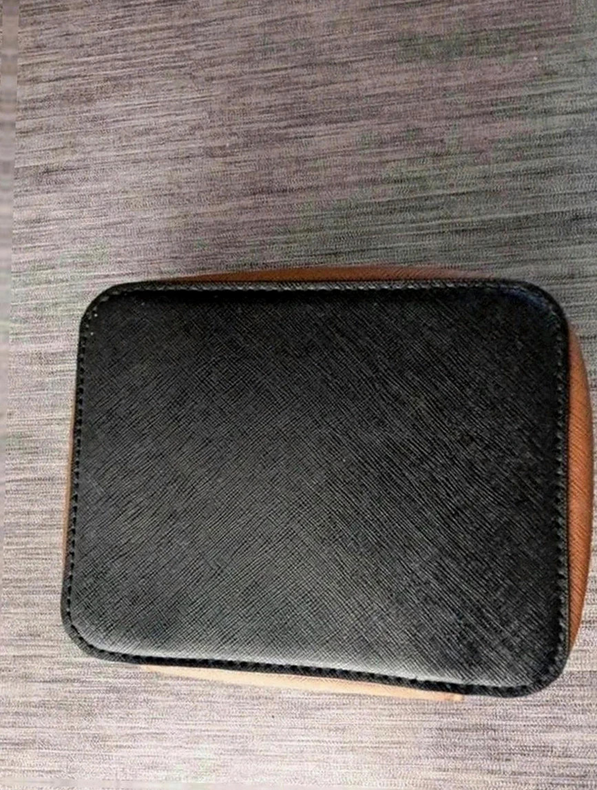 Trousse Lanvin Parfums et maquillage rigide noir et camel, élégante et compacte – Lanvin 3