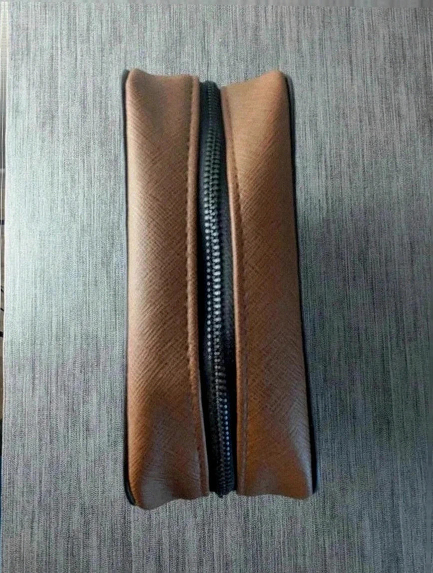 Trousse Lanvin Parfums et maquillage rigide noir et camel, élégante et compacte – Lanvin 4
