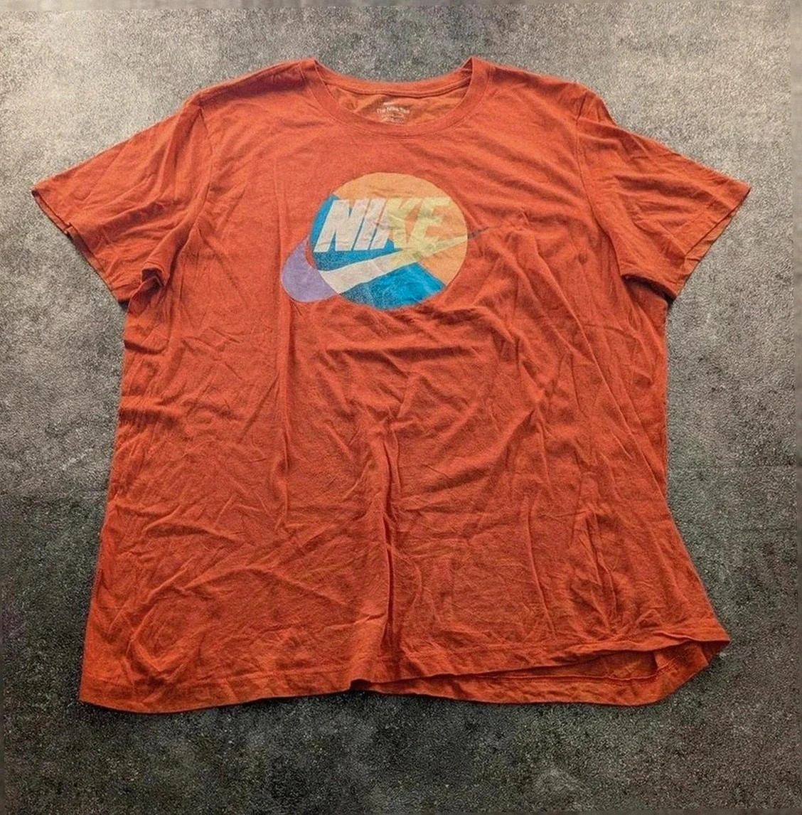 t shirt nike logo multicolor orange et pastel the nike tee streetwear taille Xl – Nike – taille XL