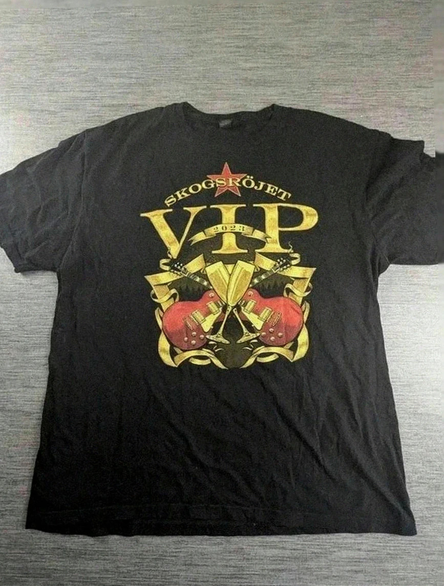 T-shirt noir Skogsröjet 2023 merch design guitares Vip vibe festival rock metal Gildan taille L