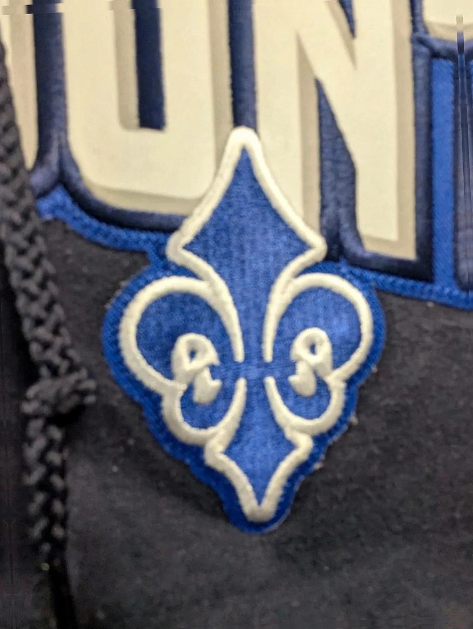 Sweat à capuche Champion Marymount college brodé logo patch hoodie navy M – Champion – taille M 5