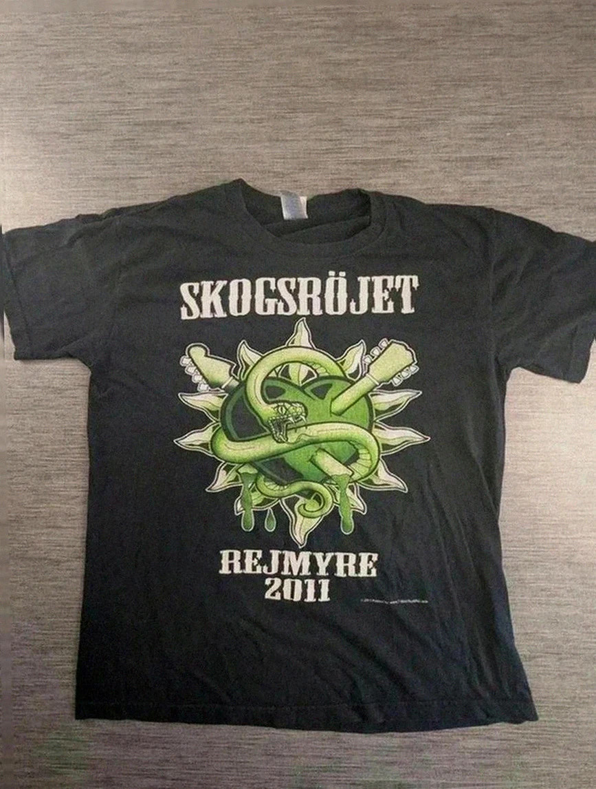 T-shirt Gildan noir Skogsröjet Rejmyre 2011 – merch festival metal hard rock taille M heart Snake