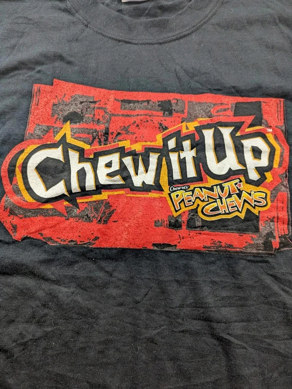T-shirt Chew It Up Peanut Chews vintage graphic snack promo LT-shirt vintage promo “Chew It Up – Gildan – taille L 3