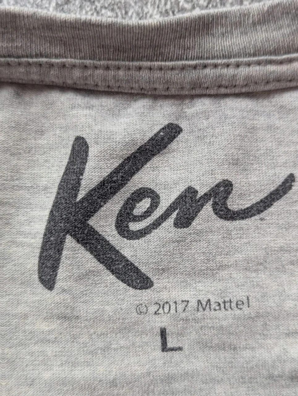 T-shirt Ken Barbie Mattel 2017 Gris Chiné Homme L – Graphique Vintage Pop Culture – Mattel – taille L 4