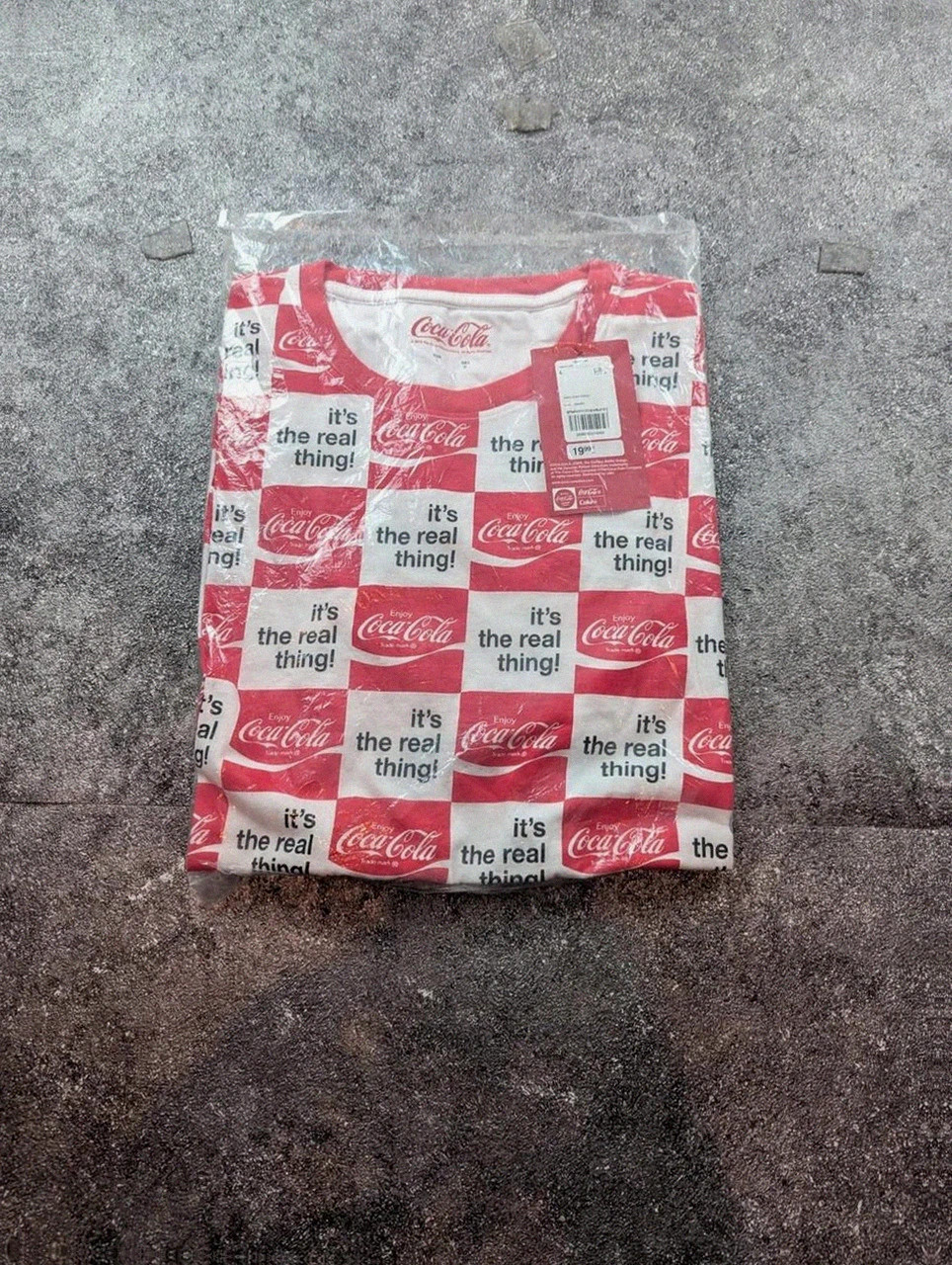 T-shirt Coca-Cola Officiel Collector 2019 Neuf avec Étiquette Damier "It's The Real Thing" Taille L – Coca-Cola – taille L 2