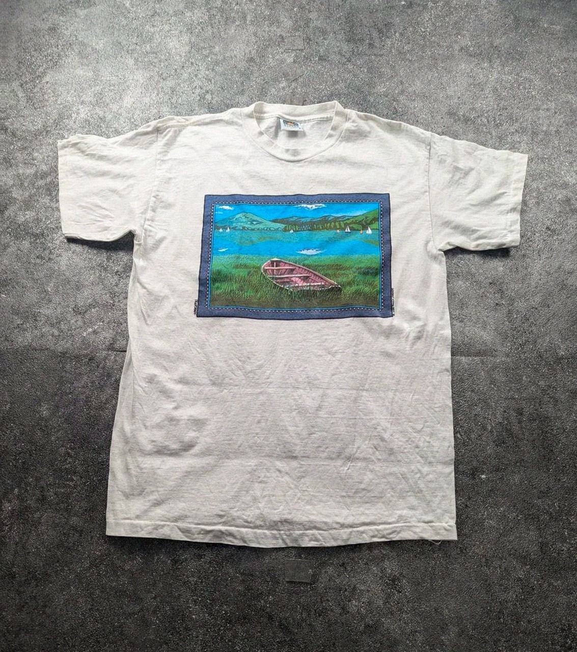 T-shirt Vintage Tradewinds Single Stitch 90s Art Print Paysage Barque Usa Homme L – Vintage Dressing – taille L 2