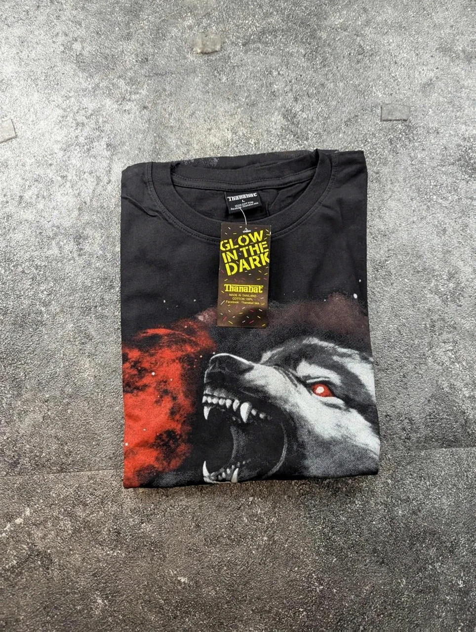 T-shirt Thanabat Loups Lune Rouge Glow In The Dark Noir Neuf L Streetwear Gothique Horror – Vintage Dressing – taille L 5