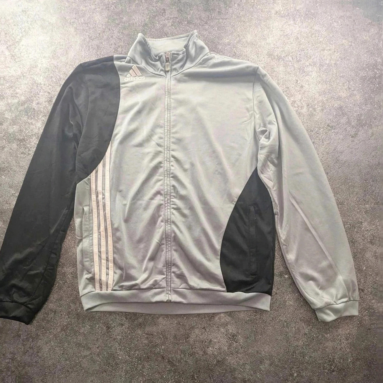 Veste adidas track jacket vintage grise noir zip full 3 bandes sport streetwear Y2K L