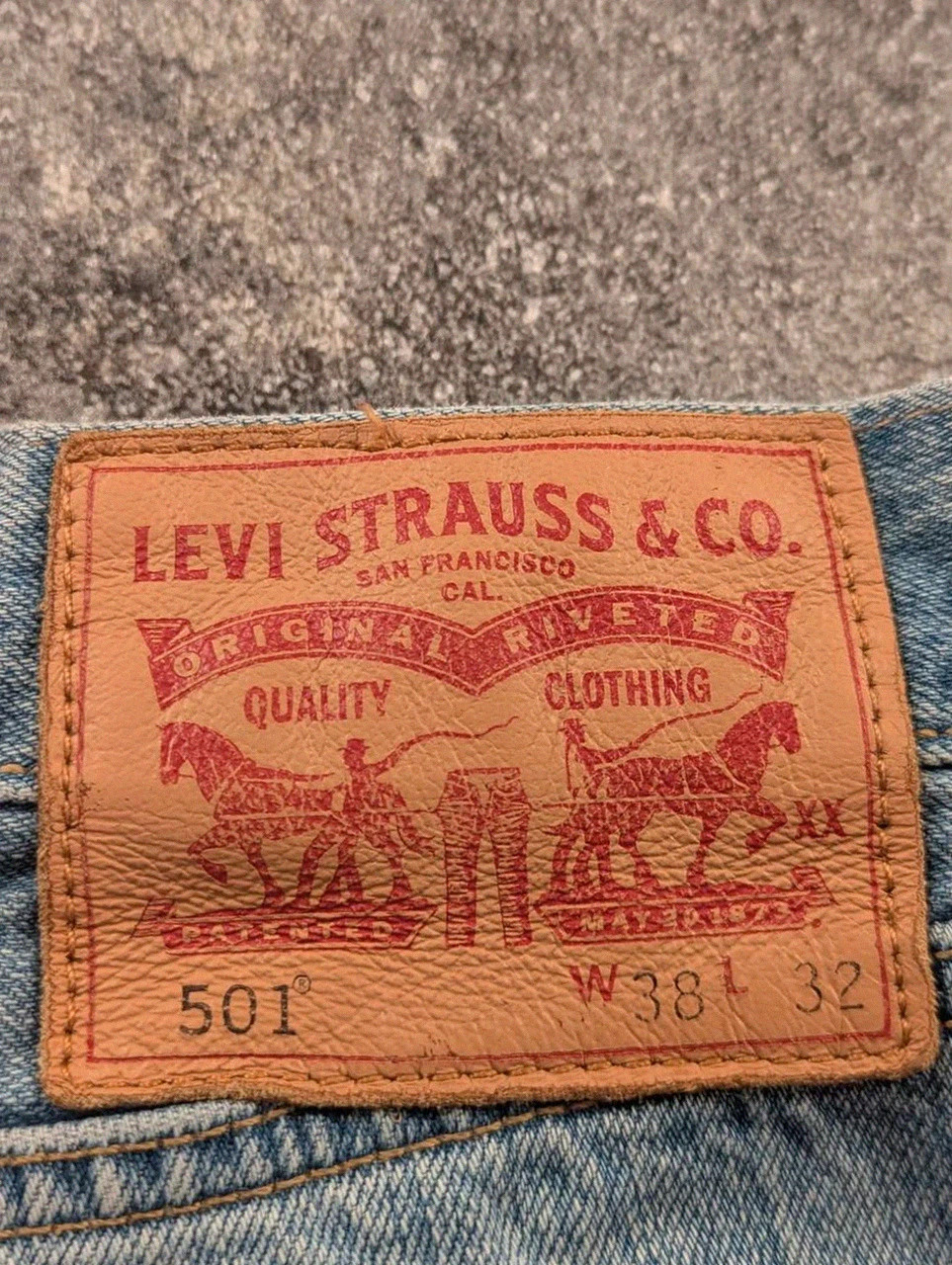Jean Levi’s 501 W38 L32 straight fit denim vintage bleu clair coupe droite workwear streetwear rétro – Levi Strauss & Co. – taille W38 | FR 48 4