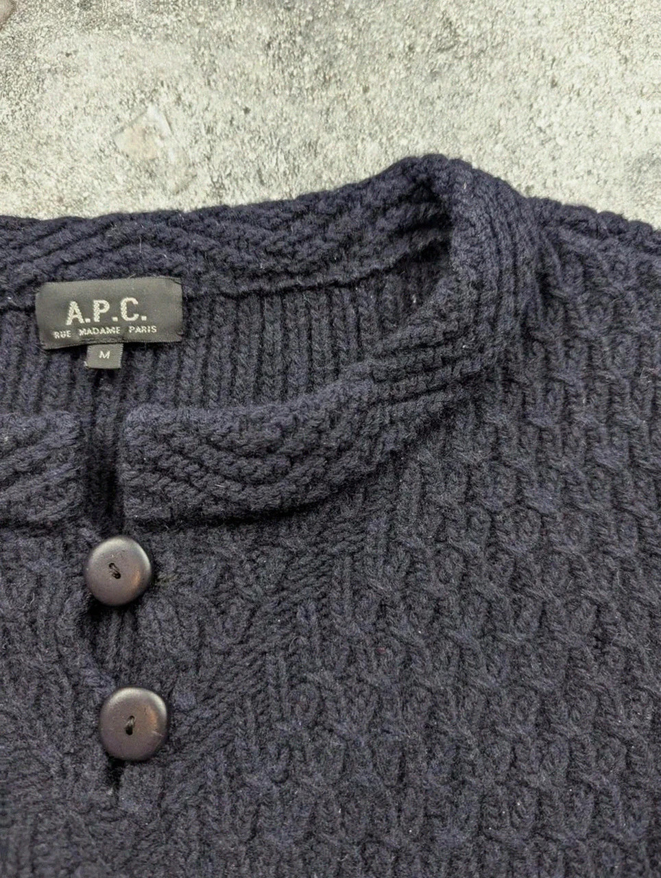 Pull A.p.c. Paris 100 % laine – Maille torsadée texturée – Henley 2 boutons – Vintage chic M – A.P.C. – taille M 4