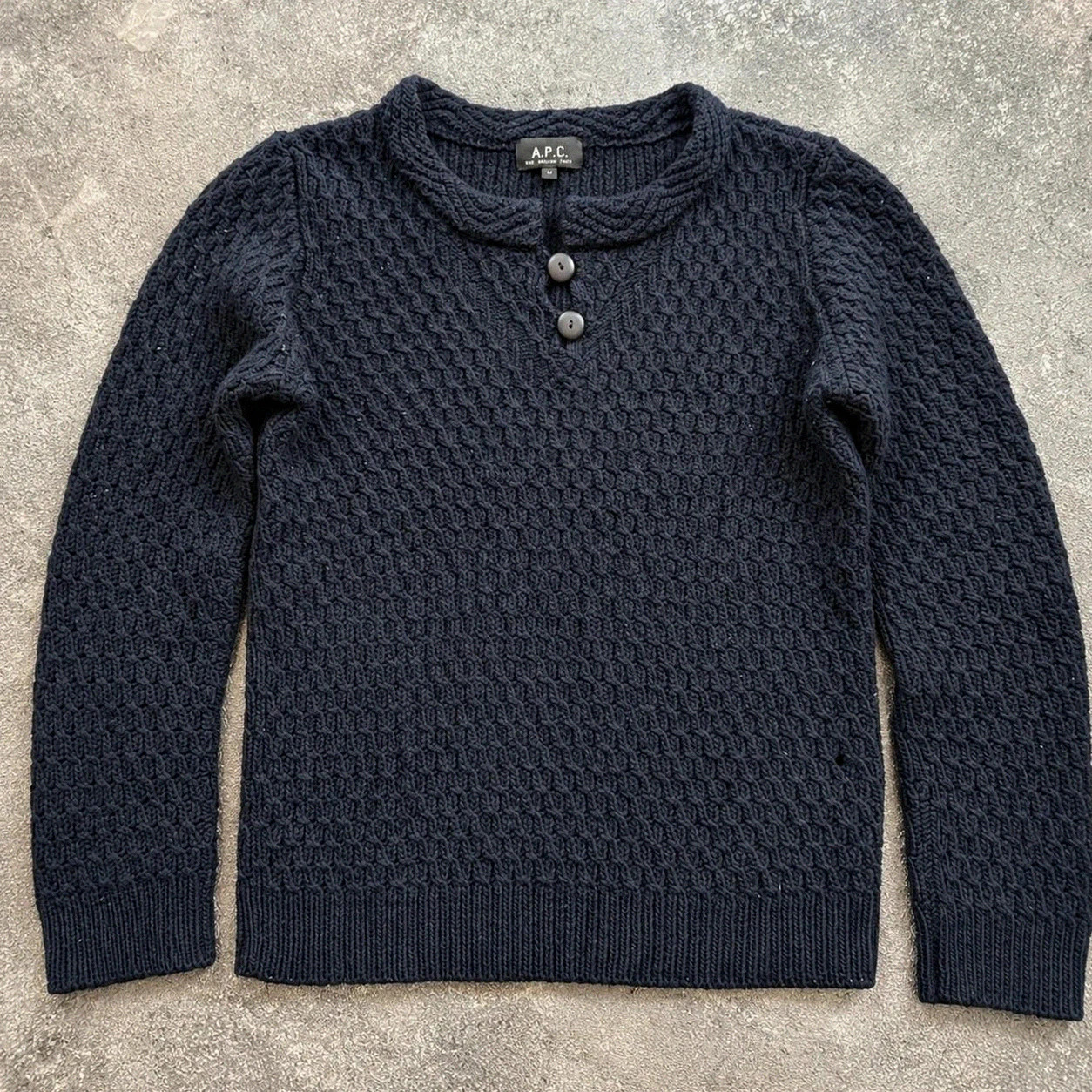 Pull A.p.c. Paris 100 % laine – Maille torsadée texturée – Henley 2 boutons – Vintage chic M