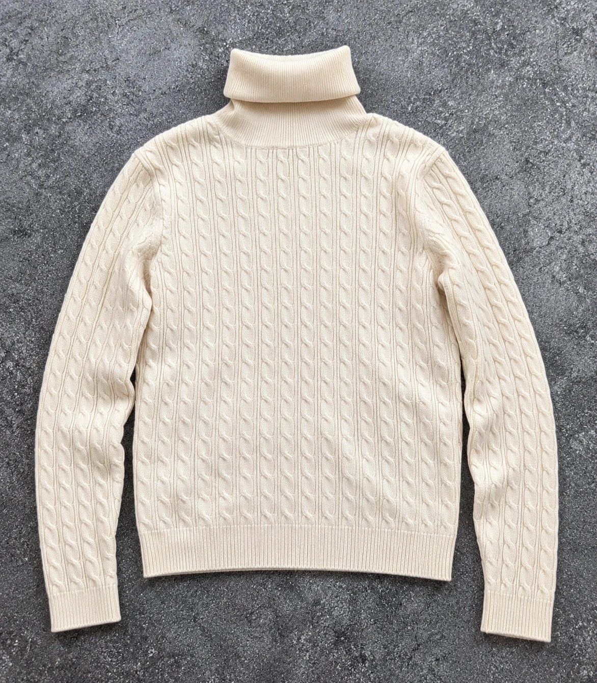 Uniqlo pull col roulé Aran maille torsadée écru laine cachemire M style Old Money chic