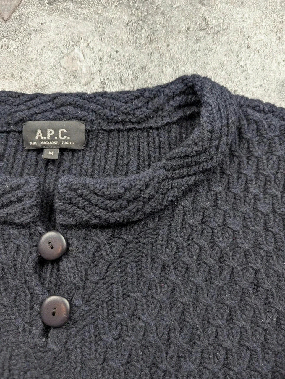 Pull A.p.c. Paris 100 % laine – Maille torsadée texturée – Henley 2 boutons – Vintage chic M – A.P.C. – taille M 4