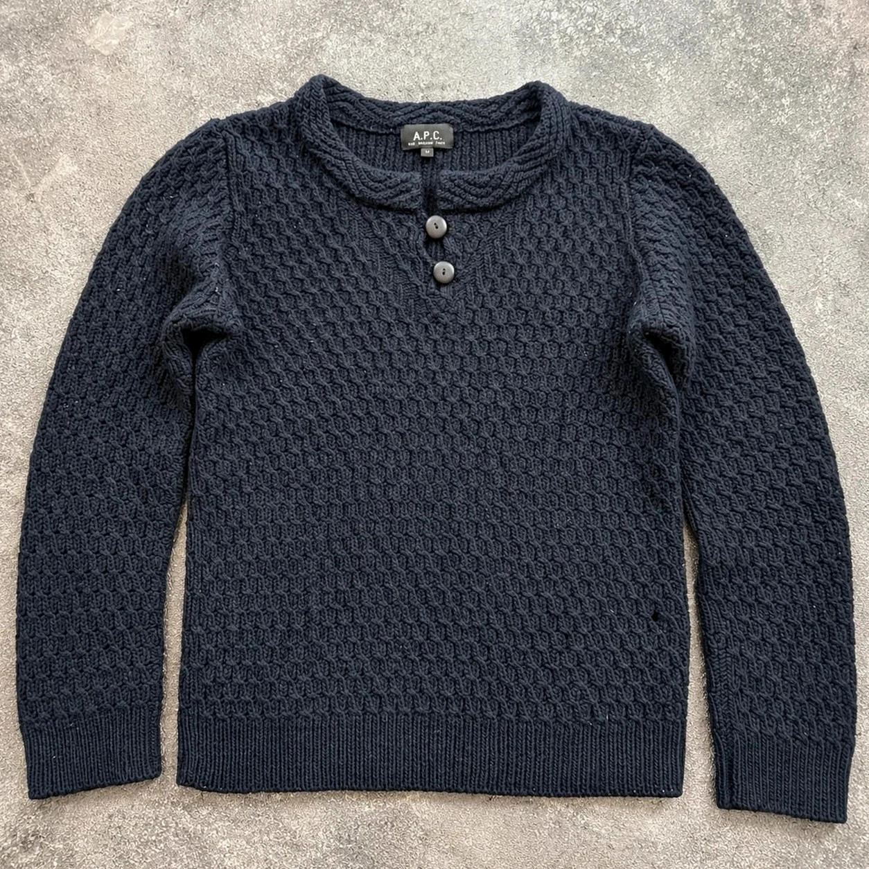 Pull A.p.c. Paris 100 % laine – Maille torsadée texturée – Henley 2 boutons – Vintage chic M