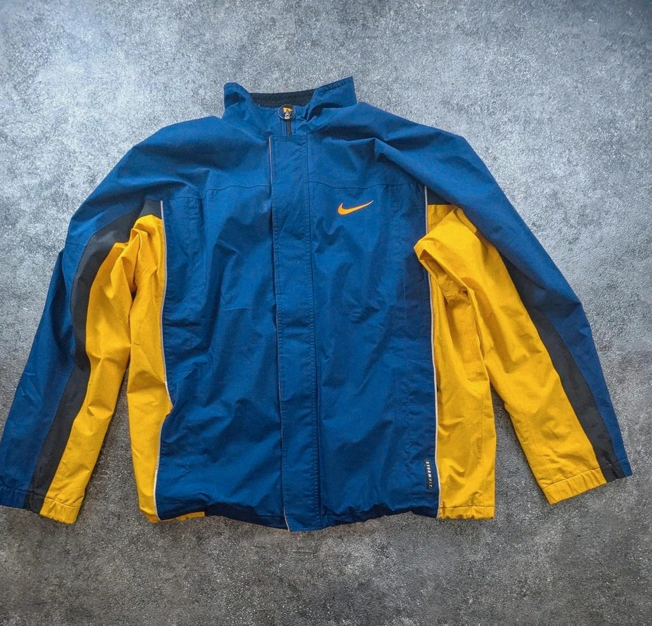 Veste Nike storm-fit vintage bleu jaune coupe vent outdoor gorpcore Y2K XL/2XL – Nike – taille XL 2