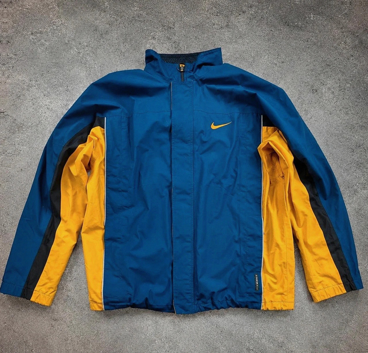 Veste Nike storm-fit vintage bleu jaune coupe vent outdoor gorpcore Y2K XL/2XL