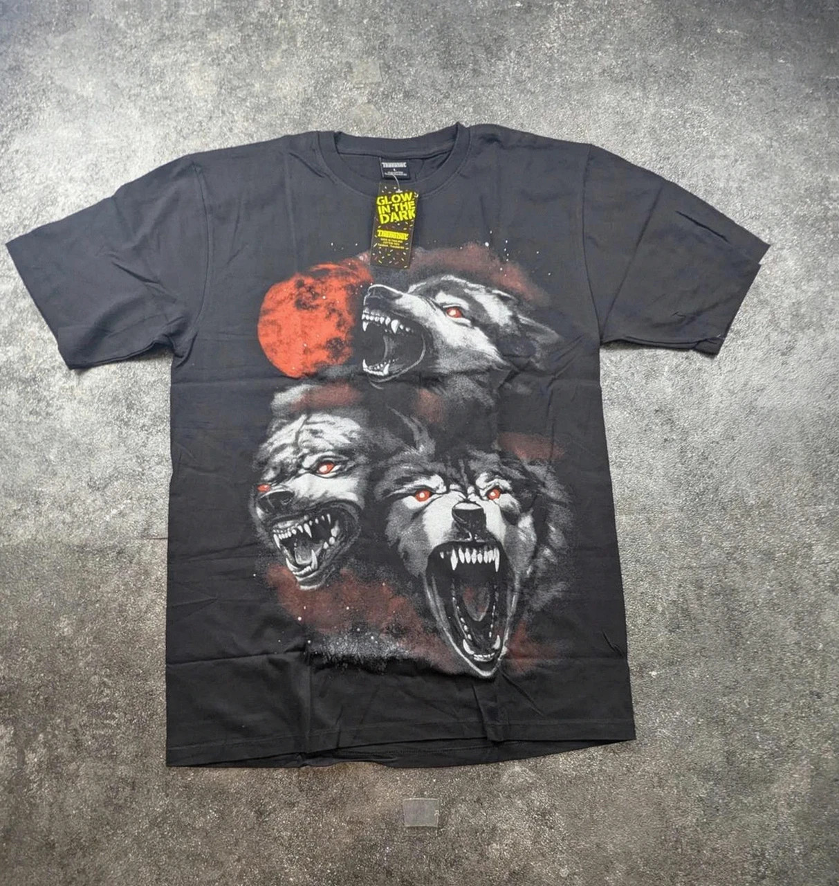 T-shirt Loups Thanabat Noir Rouge Glow In The Dark Neuf L Streetwear Gothique Horror – Vintage Dressing – taille L 2