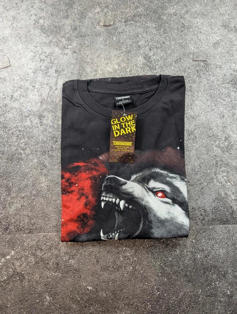 T-shirt Loups Thanabat Noir Rouge Glow In The Dark Neuf L Streetwear Gothique Horror – Vintage Dressing – taille L 5