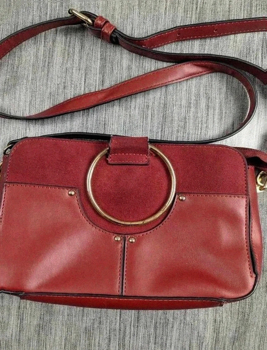 Moa – Bandoulière Rouge Bordeaux, détails dorés