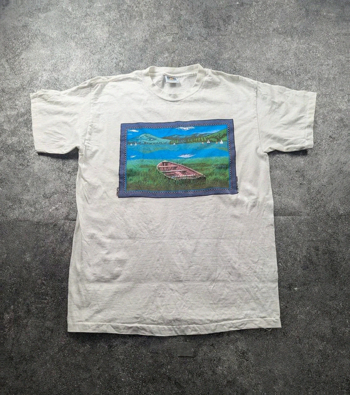 T-shirt Vintage Tradewinds Single Stitch 90s Art Print Paysage Barque Usa Homme L – Vintage Dressing – taille L 2