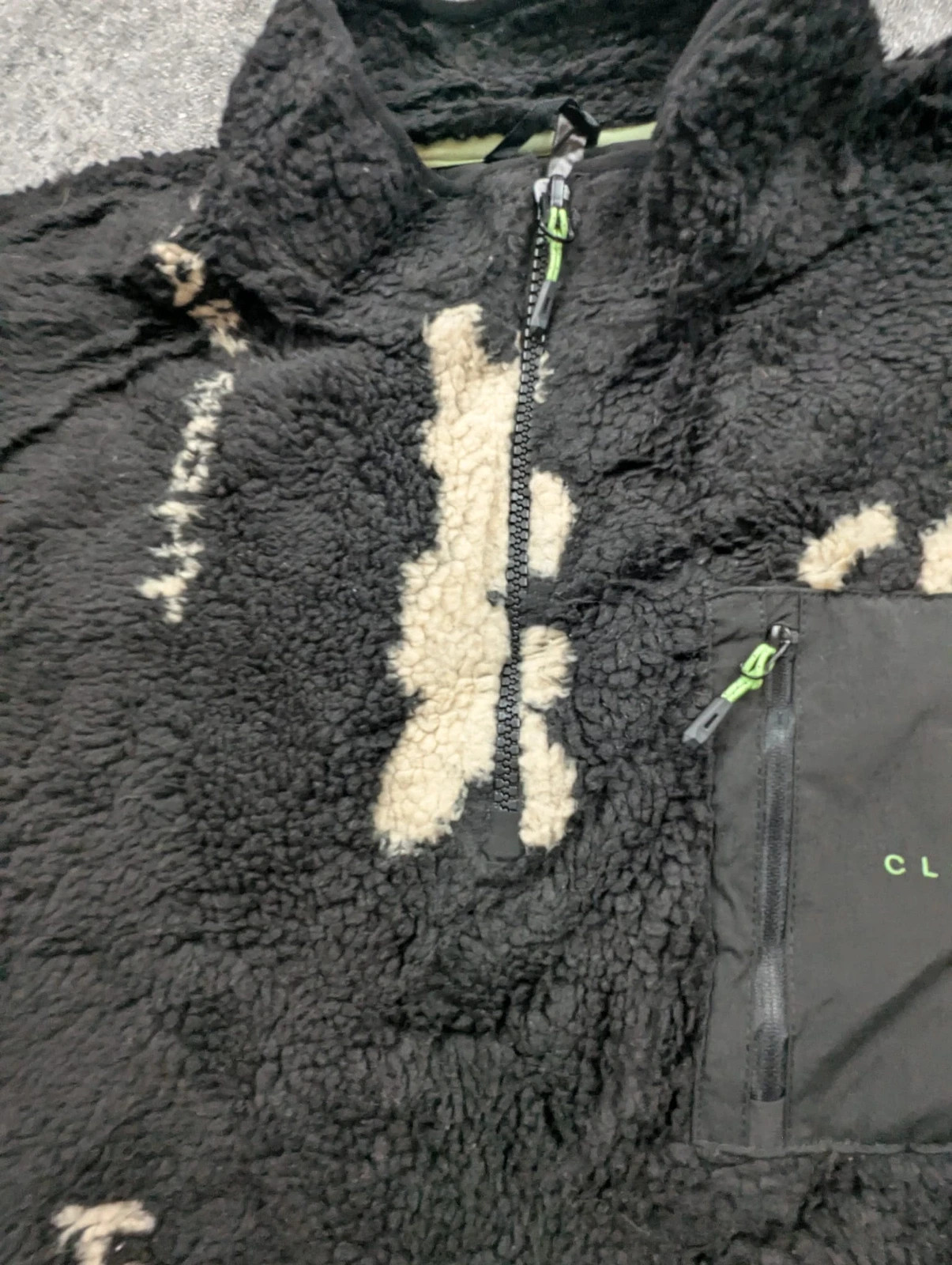CLOAK – Polaire sherpa épaisse noire écrue 2XL – Motifs graphiques – Outdoor streetwear – Vintage Dressing – taille XXL 3