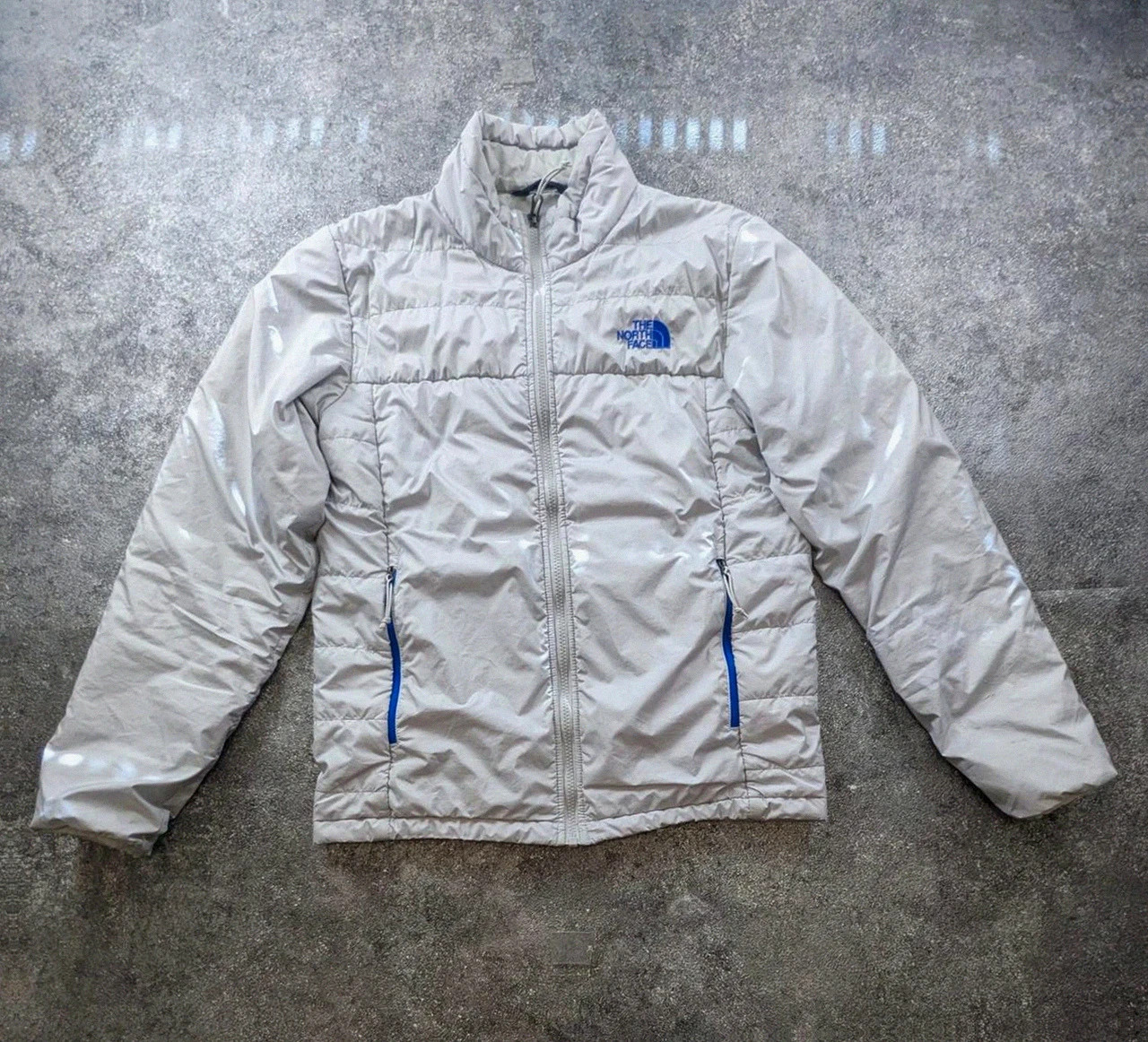 The North Face Doudoune Matelassée Homme S Gris Clair Outdoor Randonnée Streetwear Gorpcore – The North Face – taille S 2