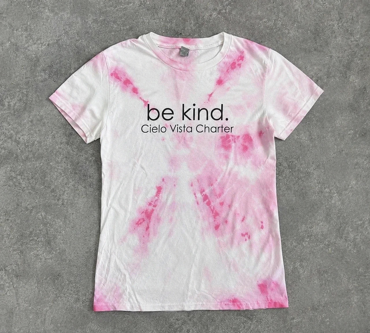 T-shirt Be Kind Tie Dye Cielo Vista Charter Rose Y2K Casual S made