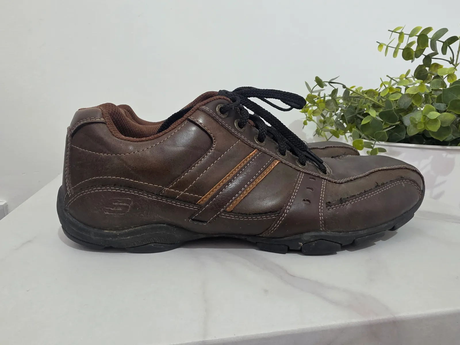 Skechers Men’s Brown Leather Casual Lace-Up Shoes | Size UK 10 / EU 45 – Skechers – taille UK 10 2