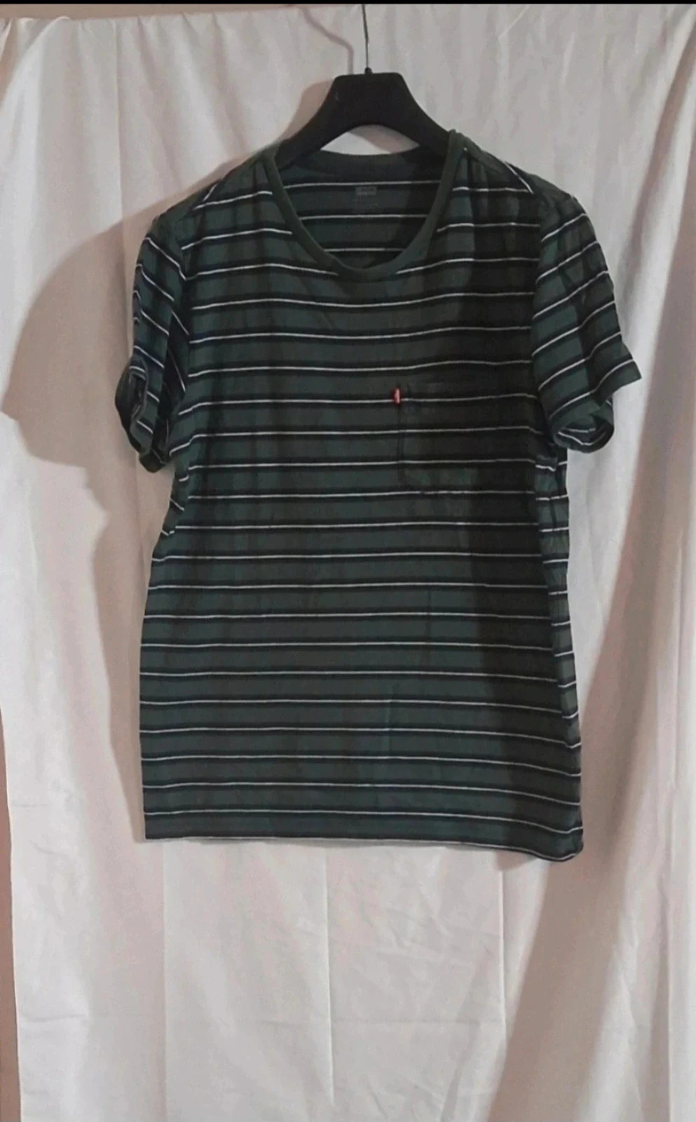 T-shirt rayé vert & noir Levi's – poche poitrine – taille M