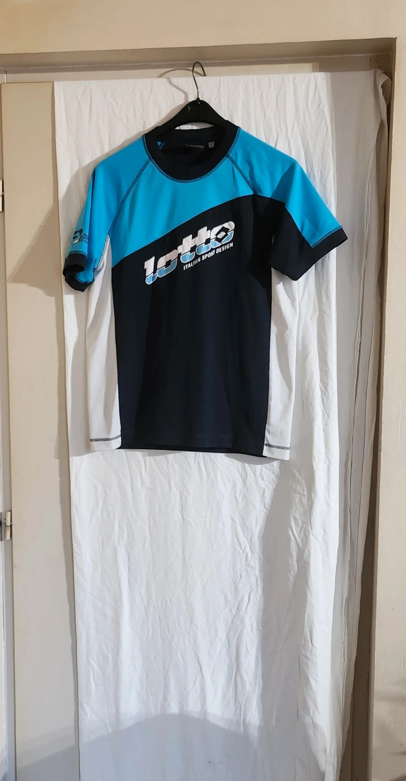 Maillot de sport Lotto vintage bleu/noir/blanc – Taille L