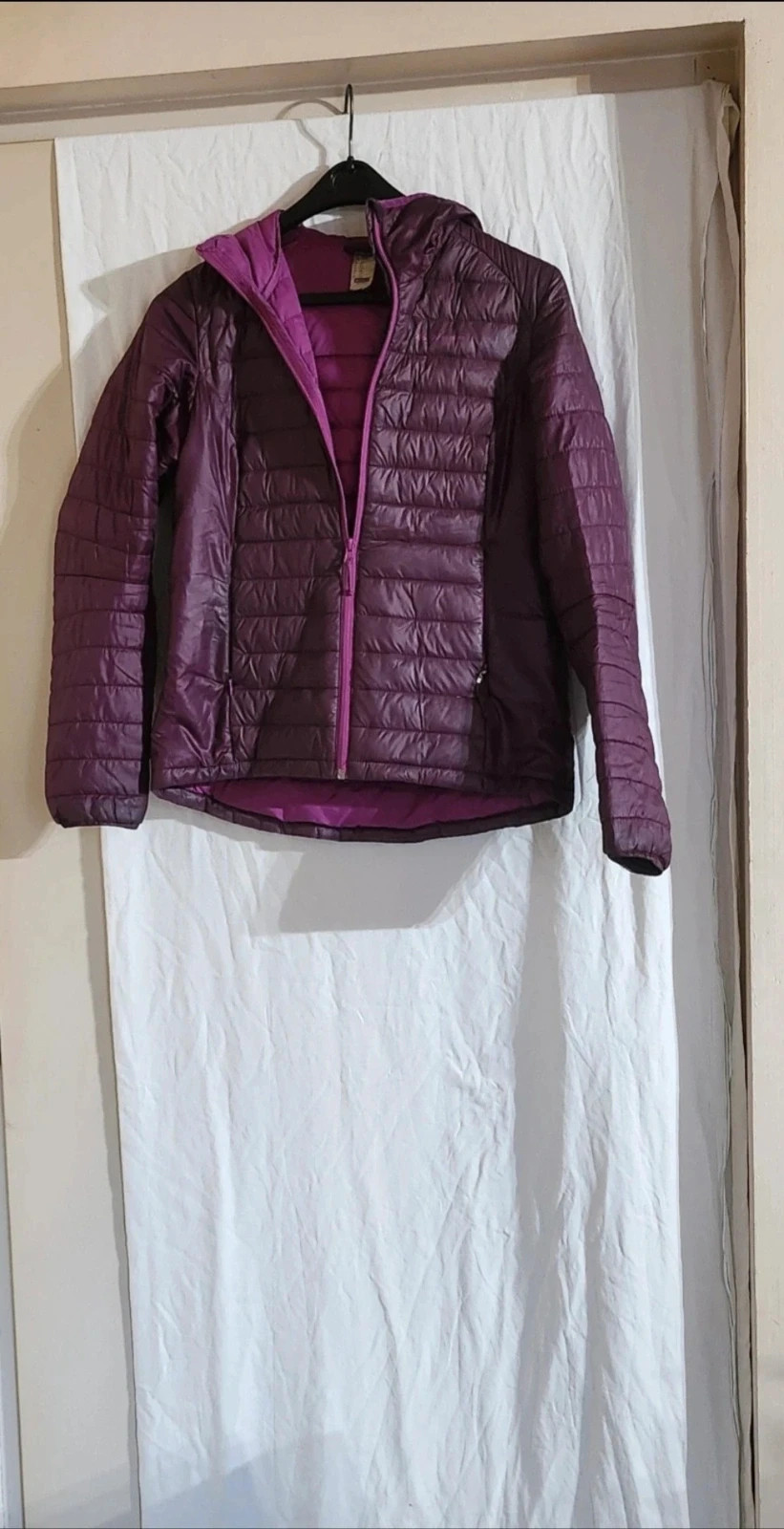 Doudoune légère Decathlon à capuche – violet/prune – Taille S