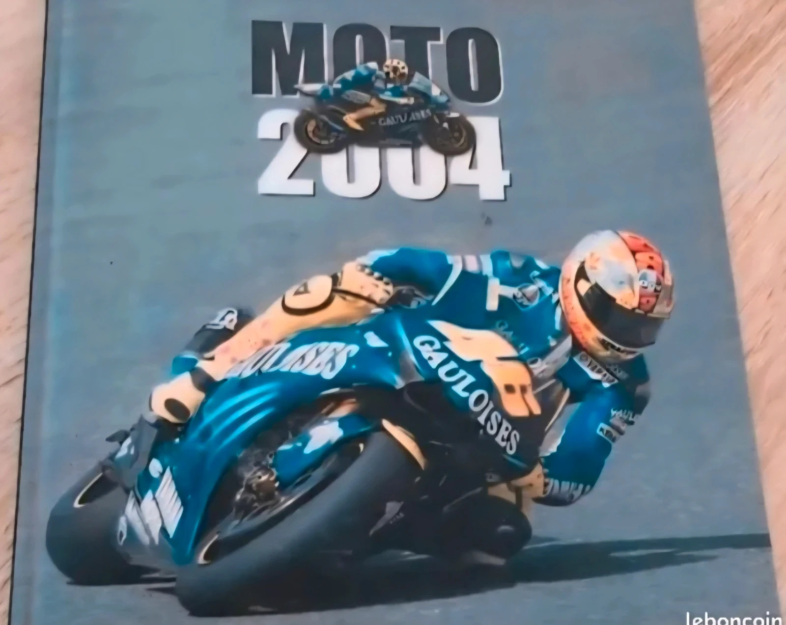 Livre Moto 2004 – Arnaud Briand & Stan Perec – Grand format – MotoGP / Saison 2004 2