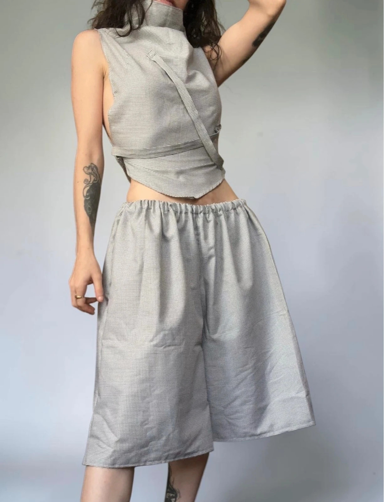 Ensemble avant-garde haut asymétrique et jort cousu main modèle unique – Fait Main – taille XS / 34 / 6 4