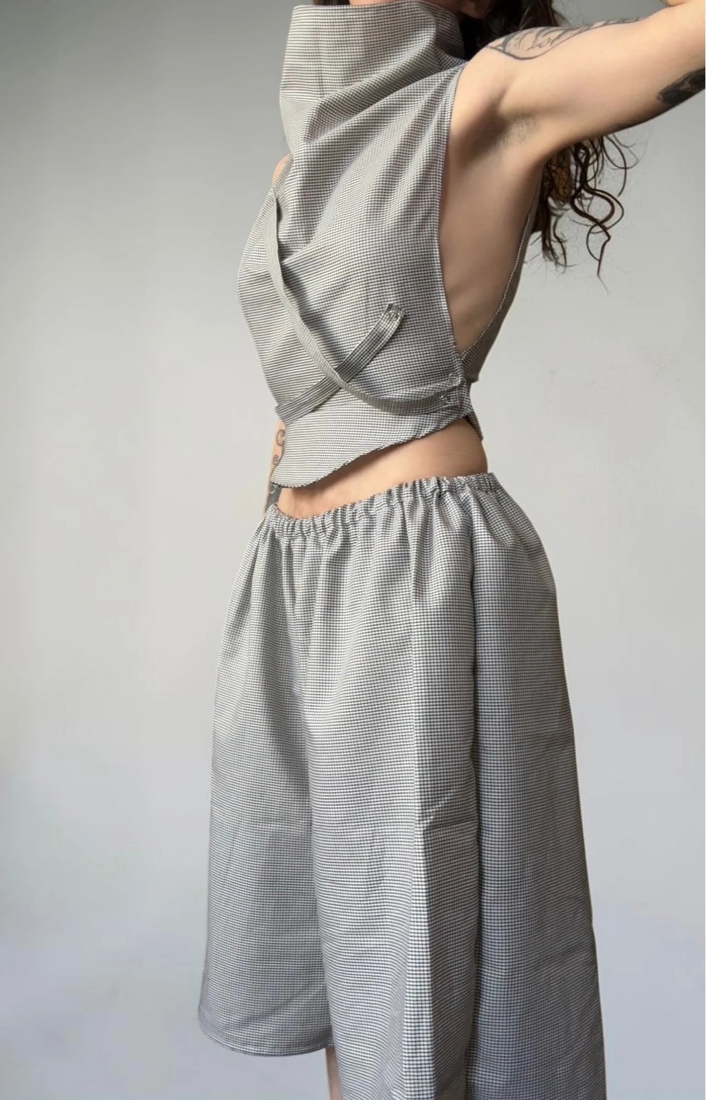 Ensemble avant-garde haut asymétrique et jort cousu main modèle unique – Fait Main – taille XS / 34 / 6 2