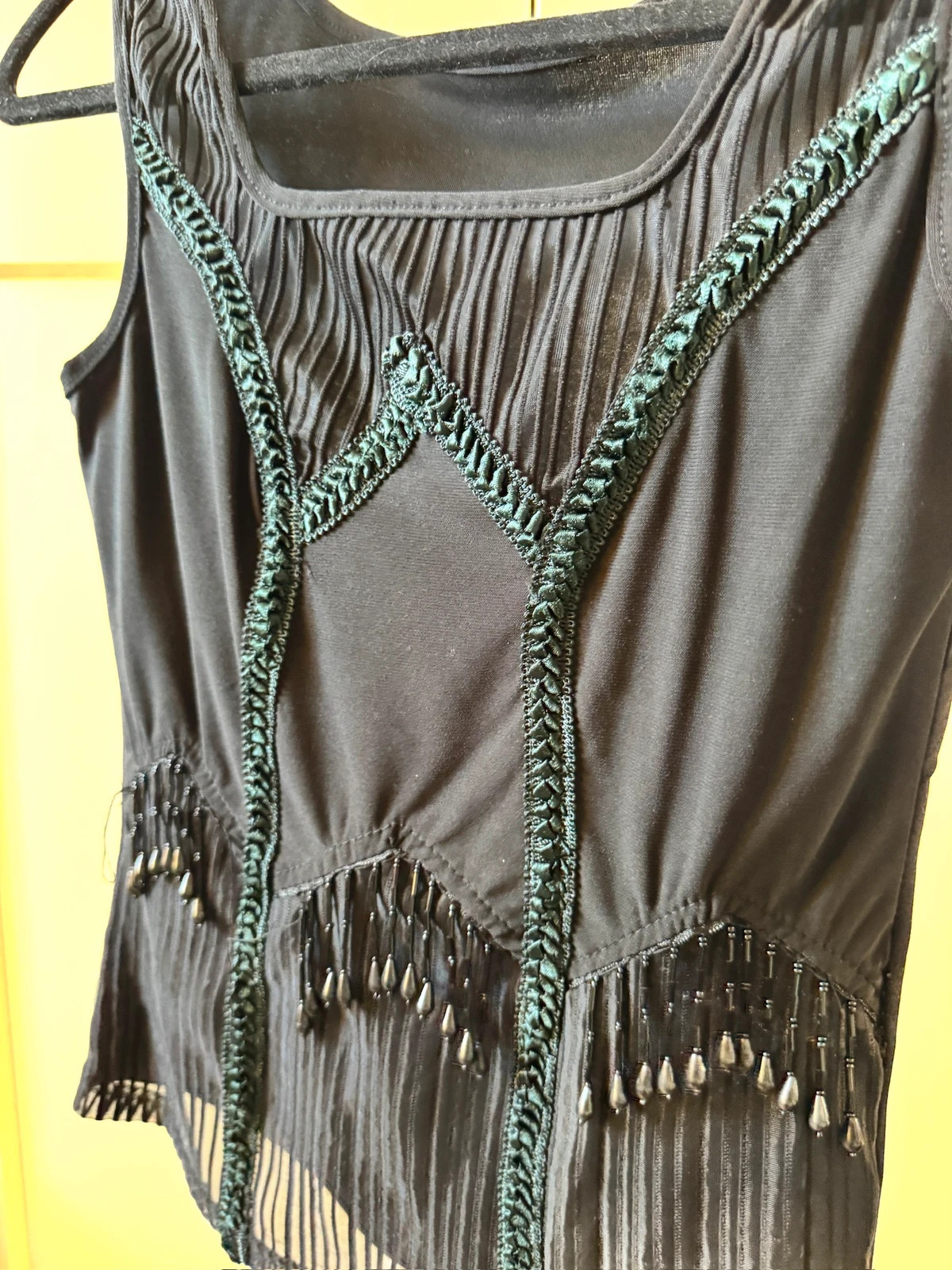 Top vintage noir à breloques et perles – Vintage Dressing – taille XS / 34 / 6 3