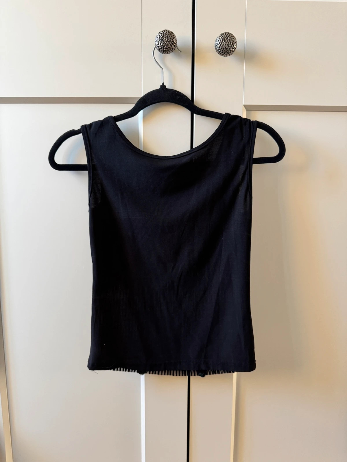 Top vintage noir à breloques et perles – Vintage Dressing – taille XS / 34 / 6 2