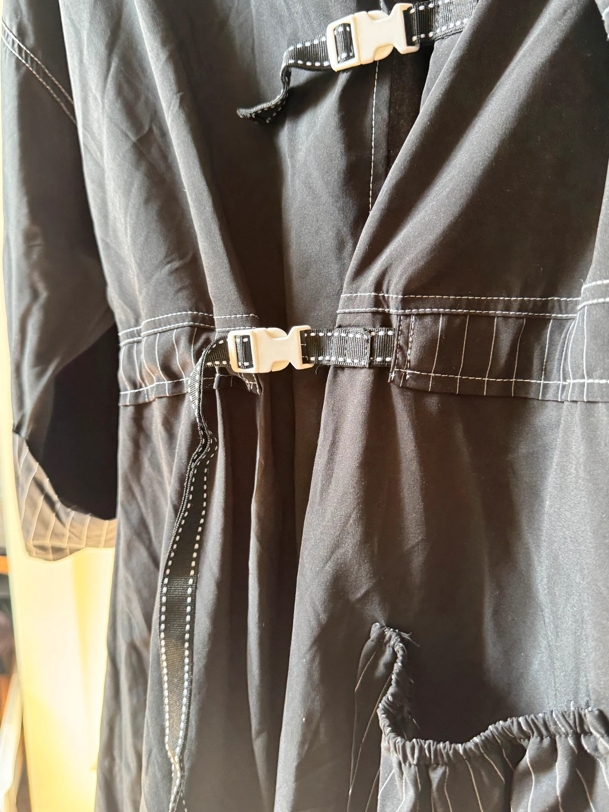 Veste longue asymétrique vintage style parka tuteur / techwear noire rayée S.Qube – Vintage Dressing – taille S / 36 / 8 5