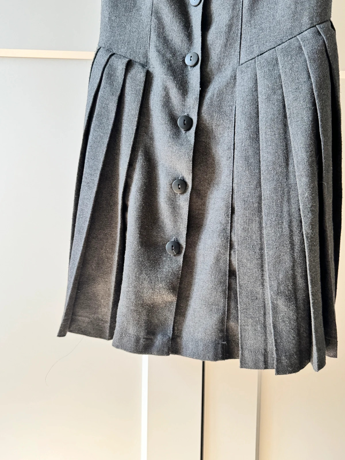 Robe courte plissée vintage made in France grise taille 34 écolière academia – Vintage Dressing – taille XS / 34 / 6 2