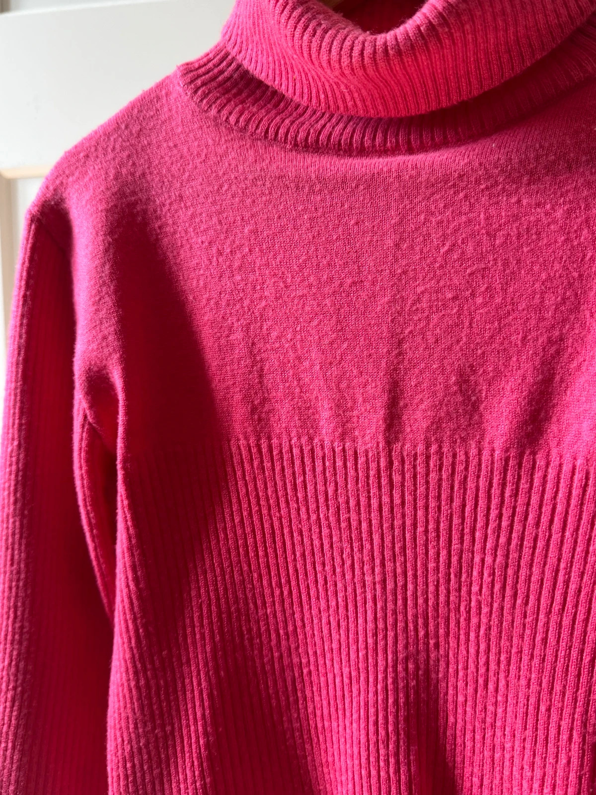 Pull col roulé rose fushia moulant vintage y2k laine – Vintage Dressing – taille M / 38 / 10 2