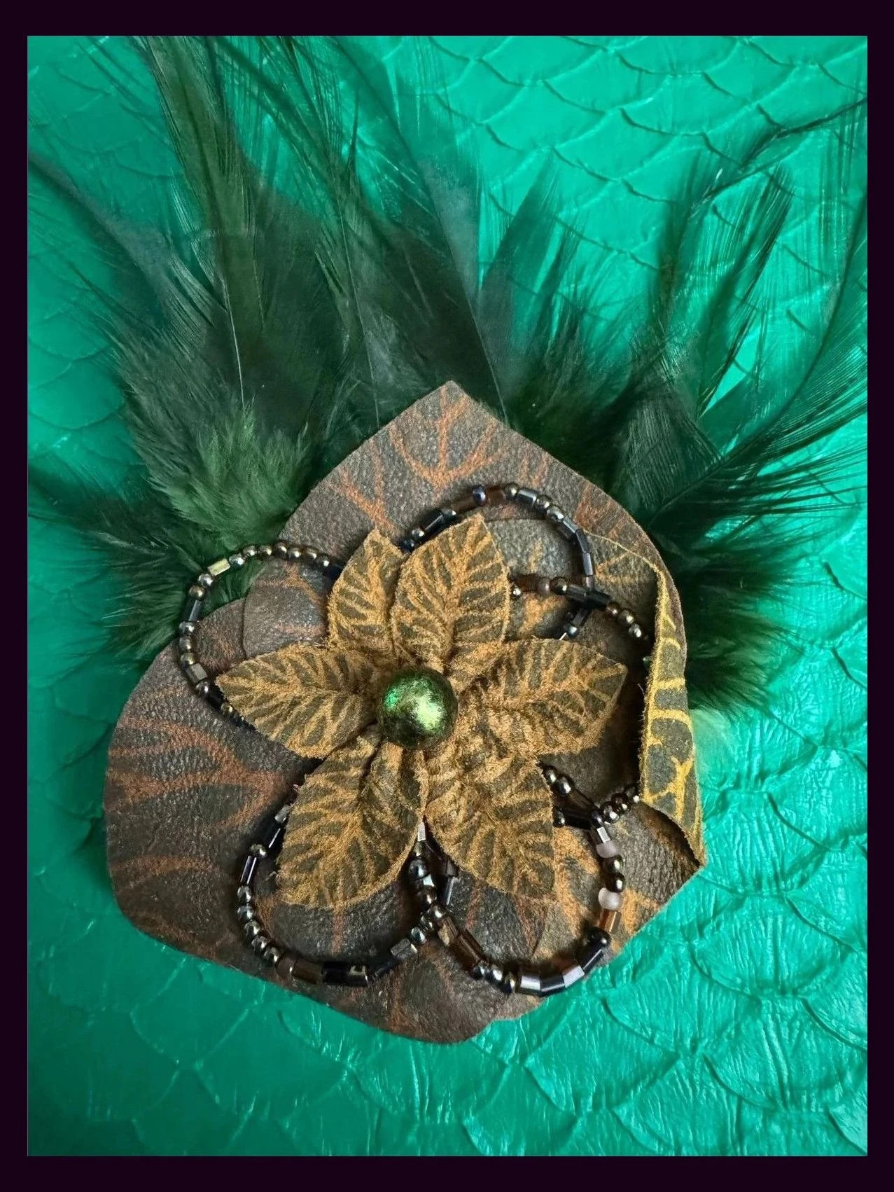 Broche cuero y plumas vintage 🦋 – Vintage Dressing 2