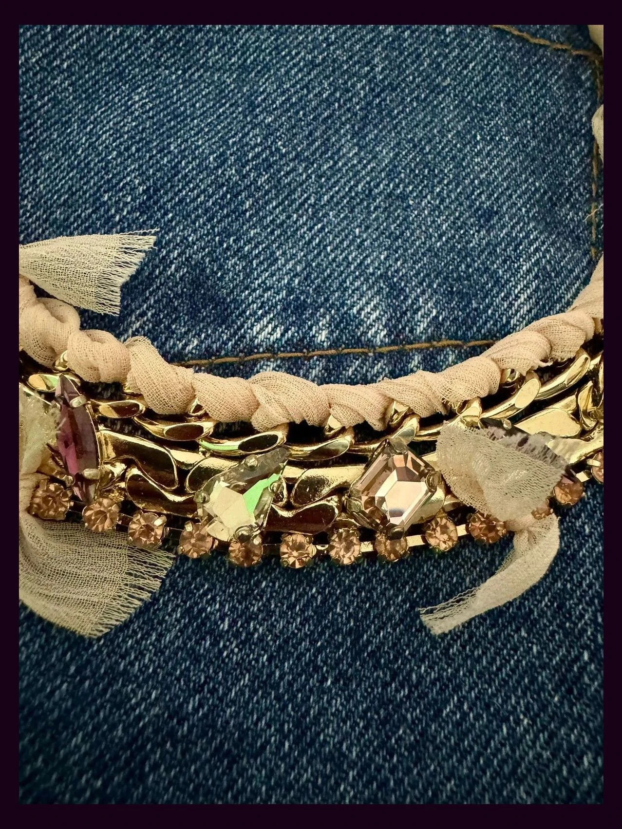 Collar dorado con piedras y seda de marca Banana Repúblic 🦋 – Banana Republic 2